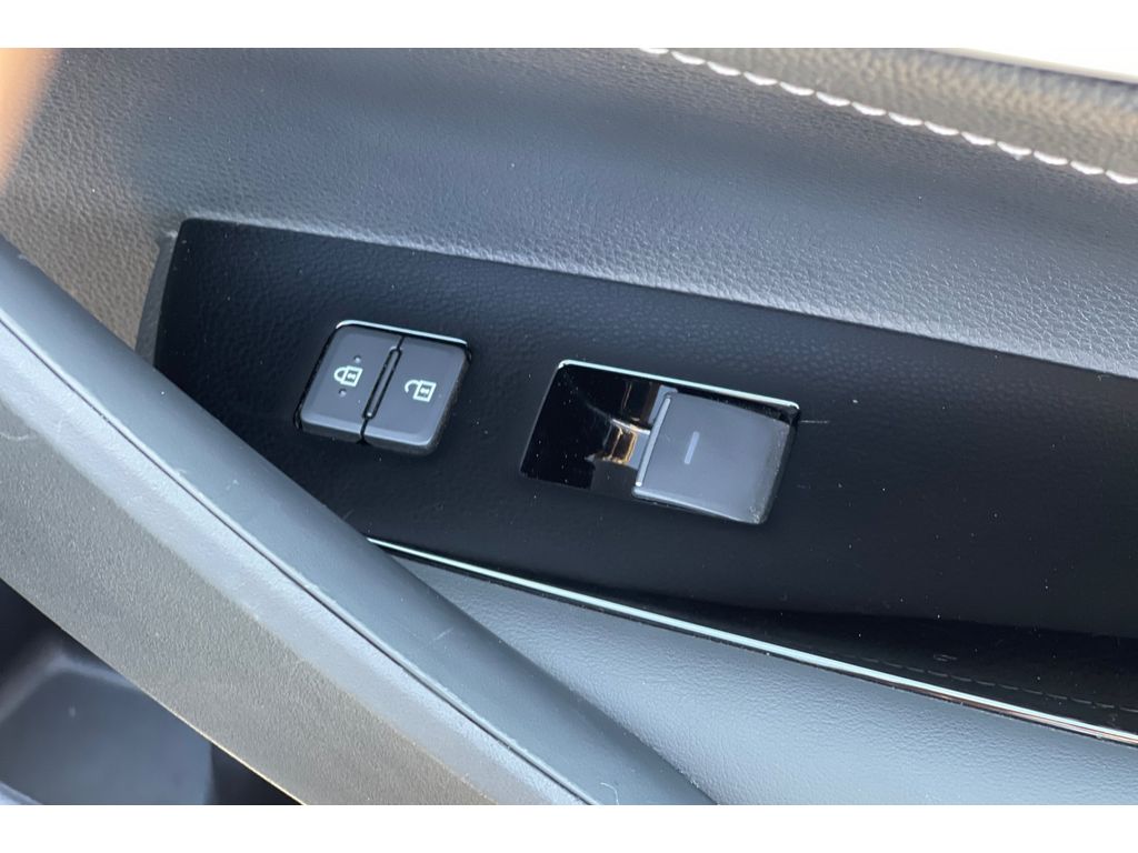 2022 Toyota Corolla SE photo 19