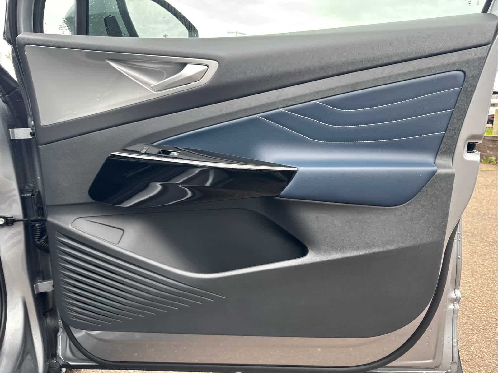 2025 Volkswagen ID.4 Pro S photo 30