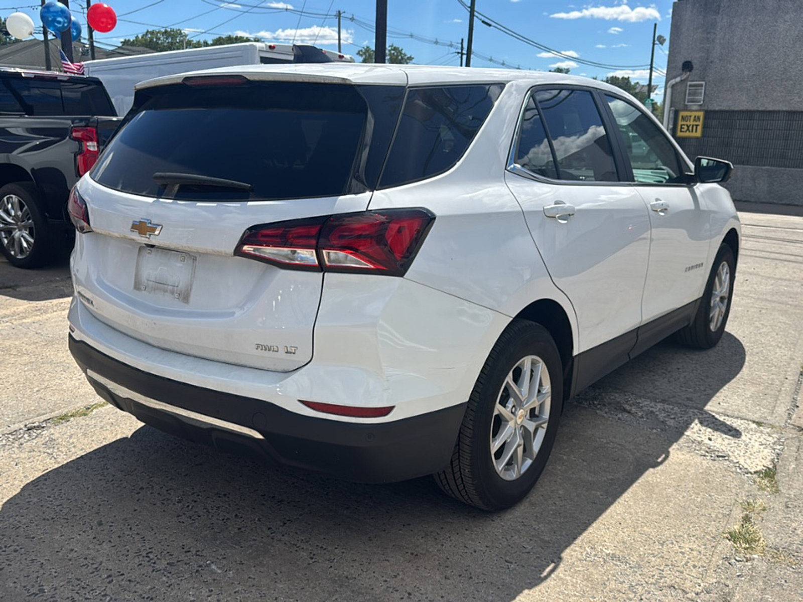 2023 Chevrolet Equinox LT photo 3