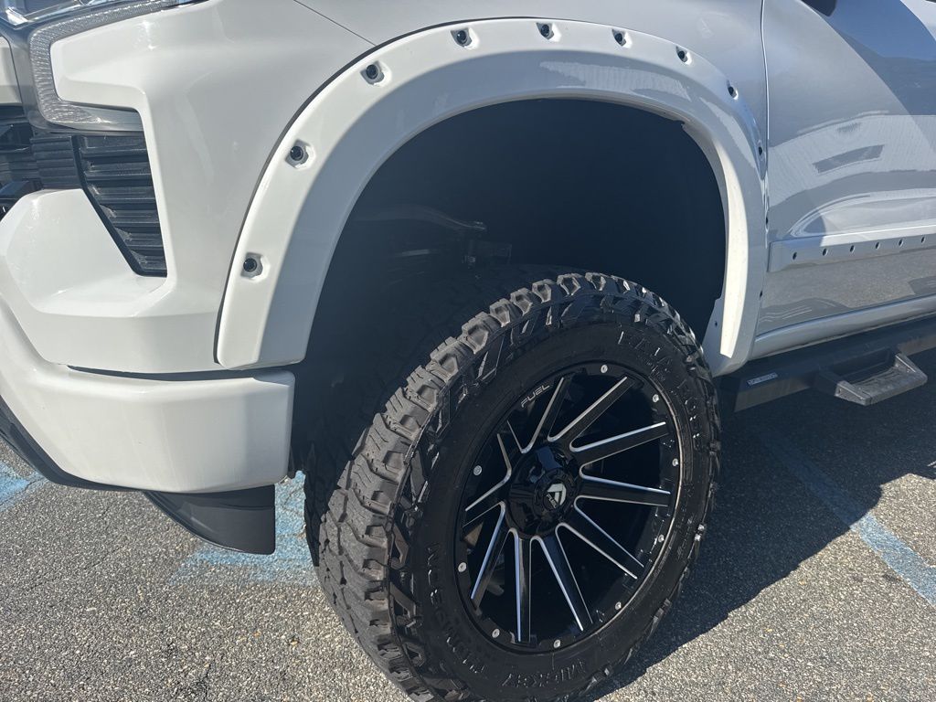 2023 Chevrolet Silverado 1500 RST photo 3