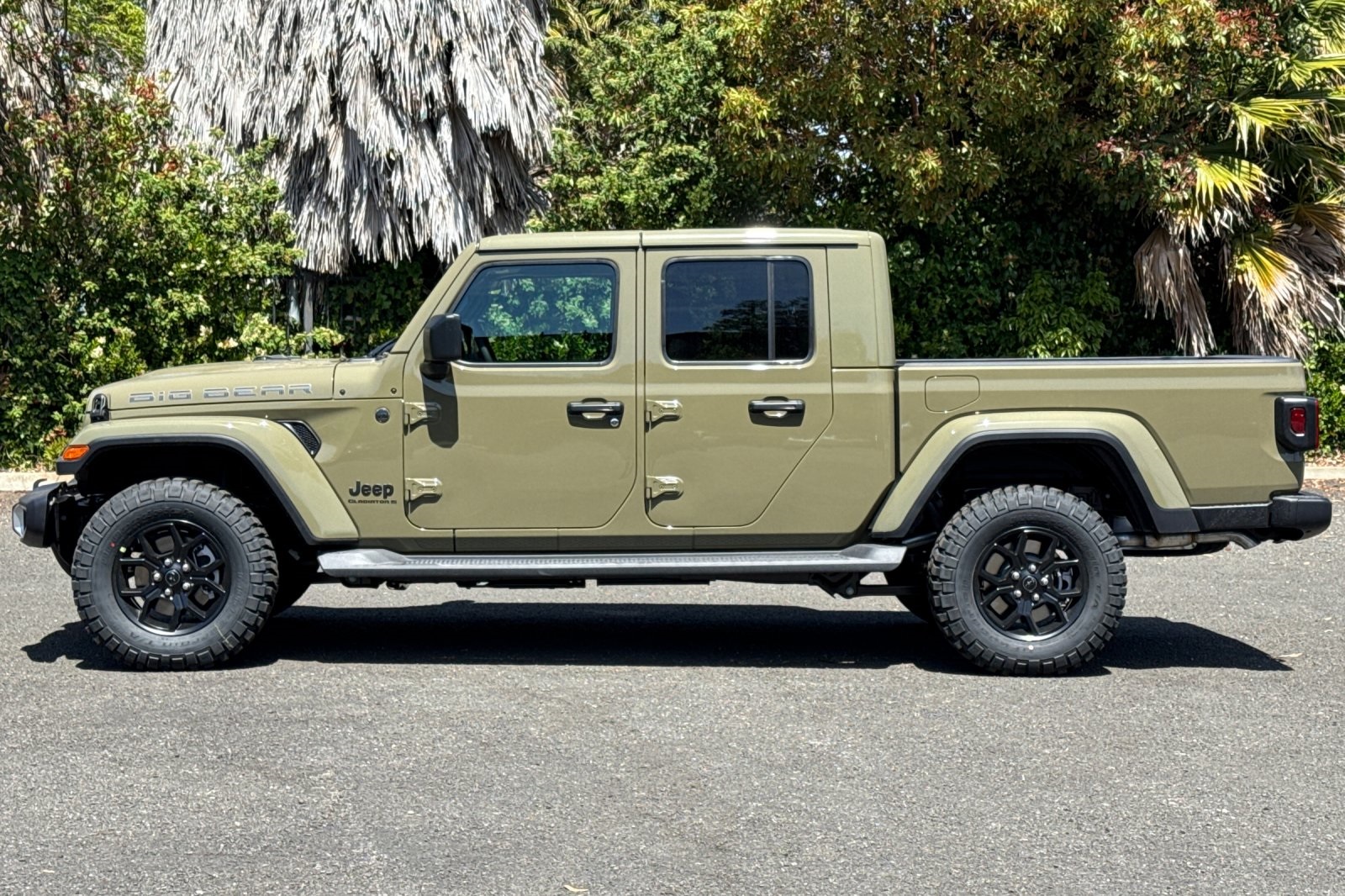 2025 Jeep Gladiator Sport photo 6