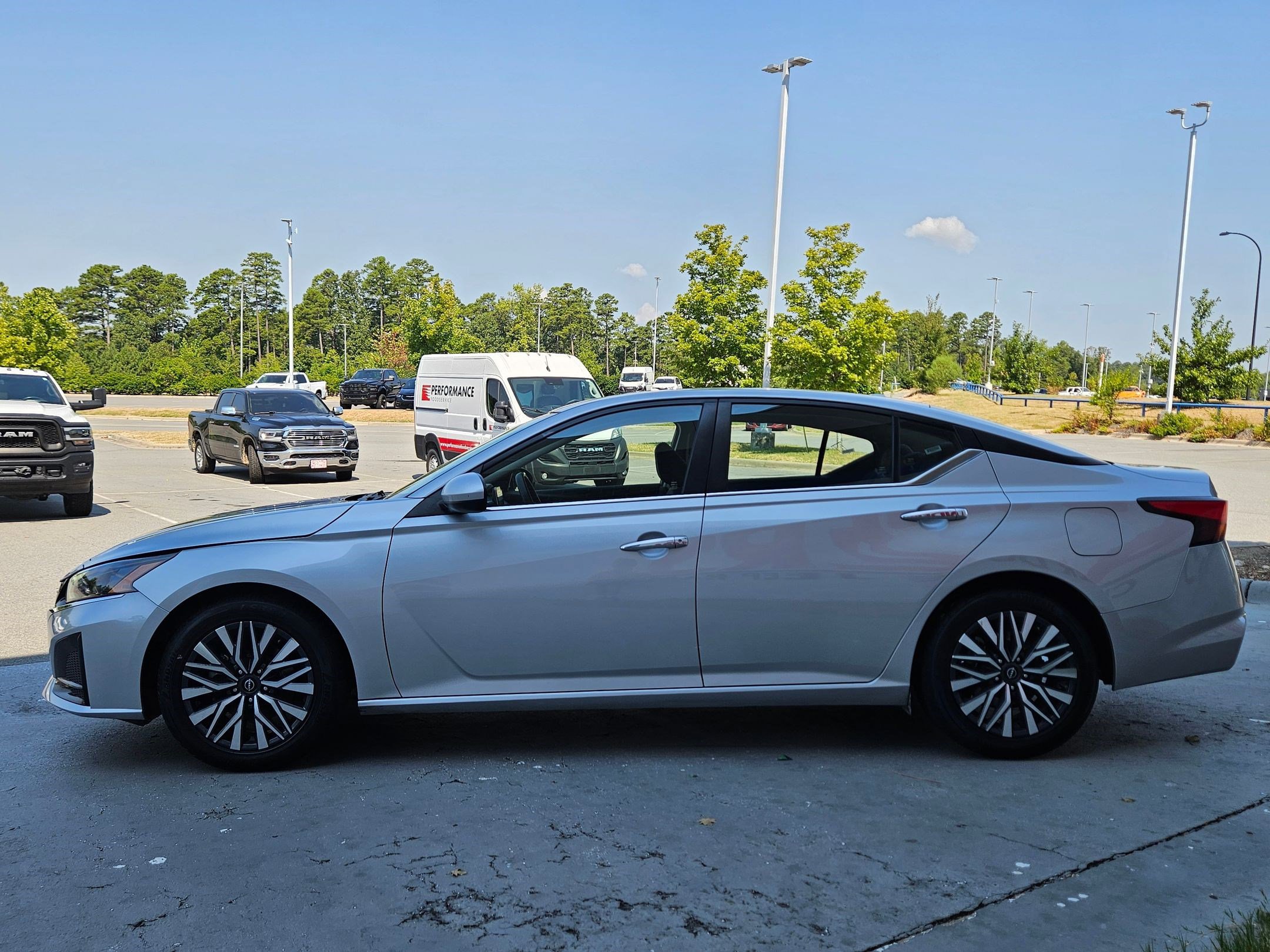 2023 Nissan Altima 2.5 SV photo 4