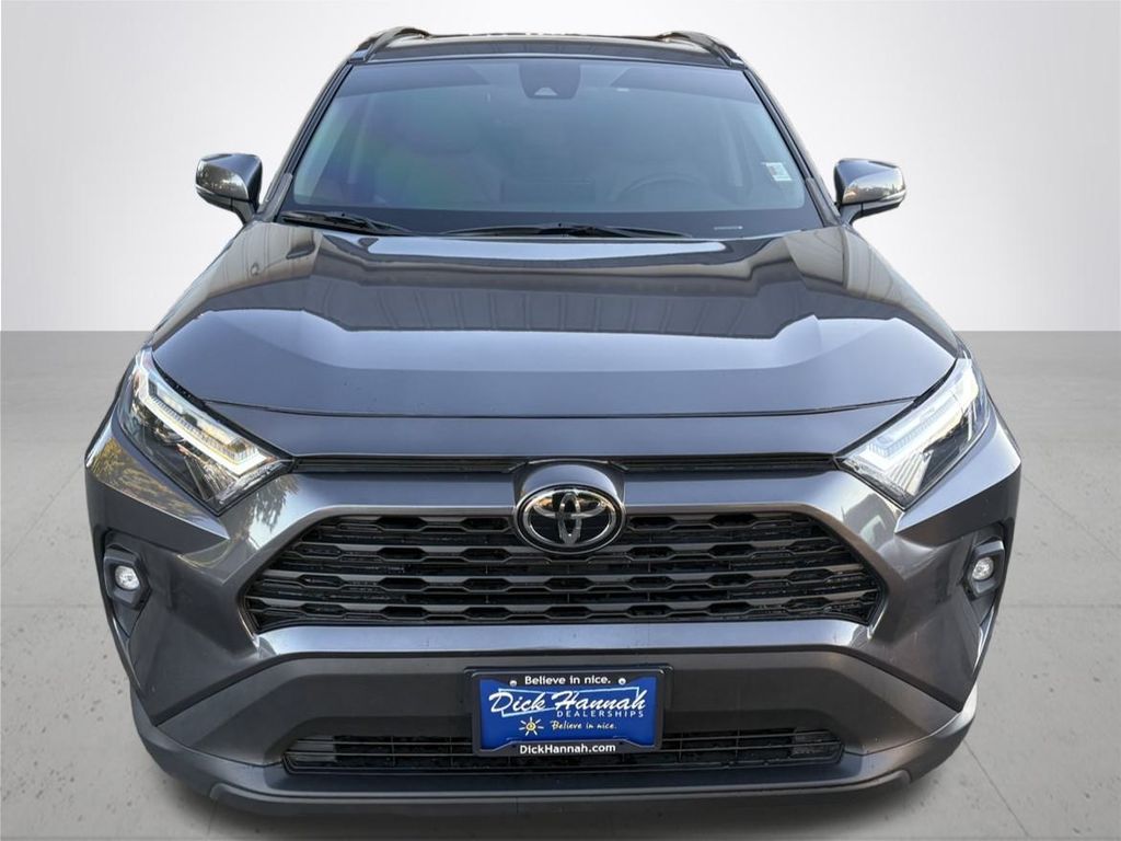 2022 Toyota RAV4 XLE Premium photo 3