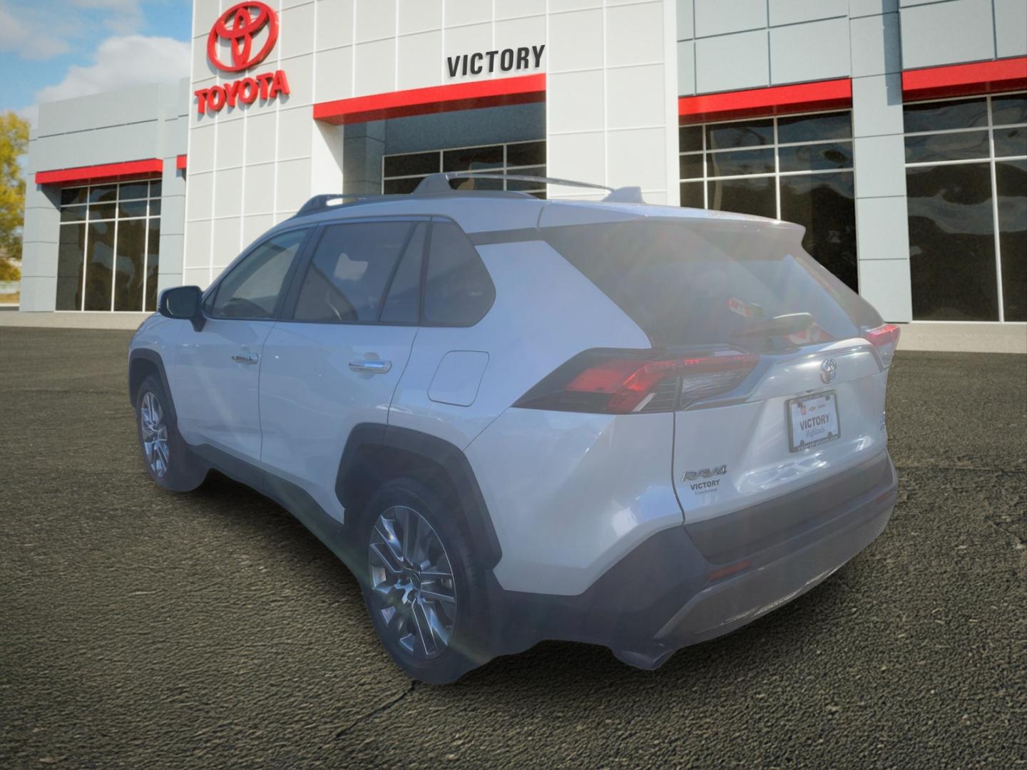 2019 Toyota RAV4 Limited photo 4