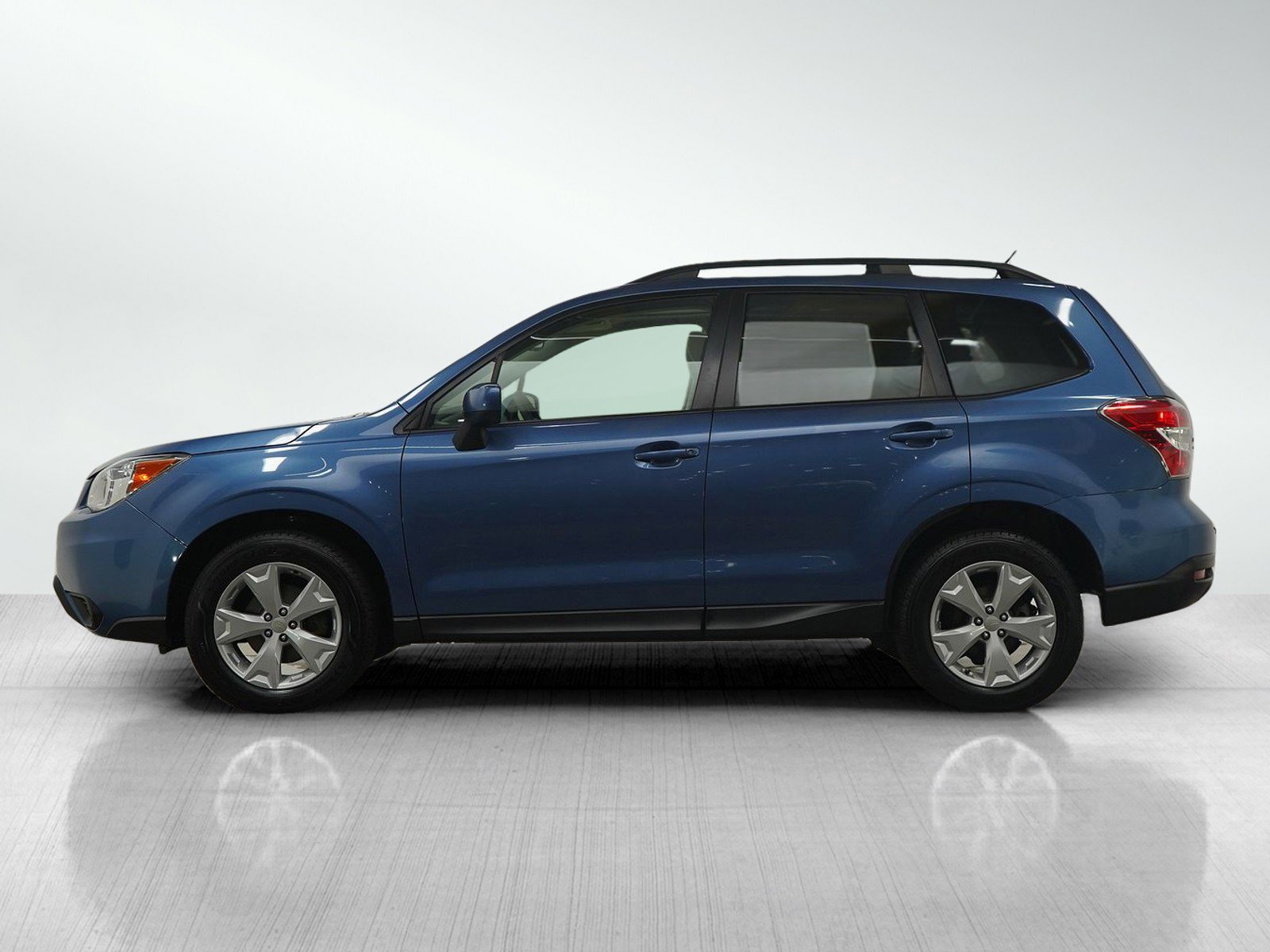 Used 2015 Subaru Forester i Premium with VIN JF2SJADC4FH543024 for sale in Burnsville, Minnesota