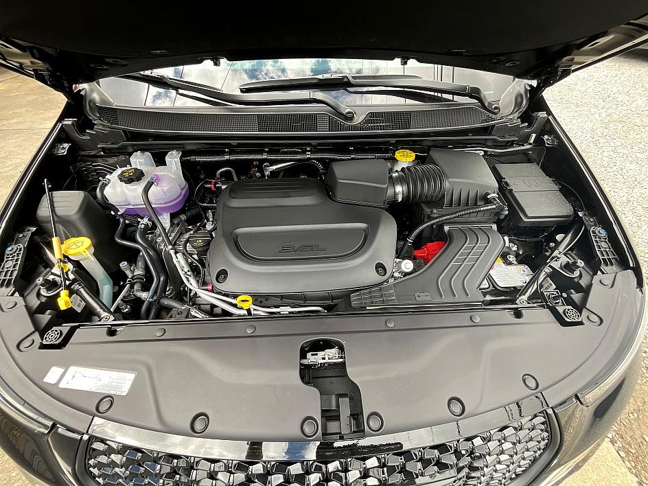 2026 Chrysler Pacifica Limited photo 3