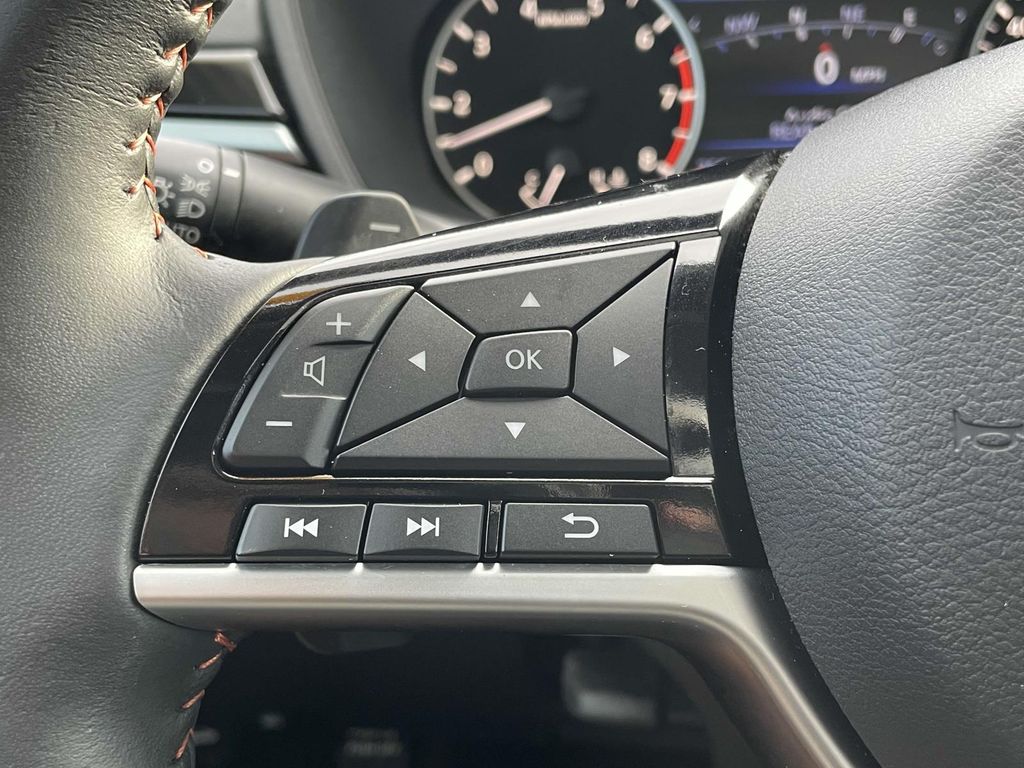 2023 Nissan Altima 2.5 SR photo 11