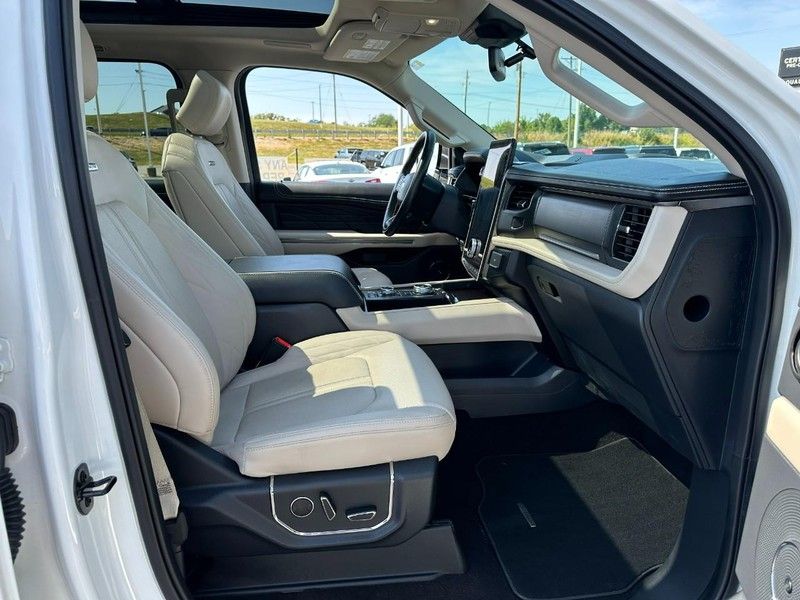 2023 Ford Expedition MAX Platinum photo 15