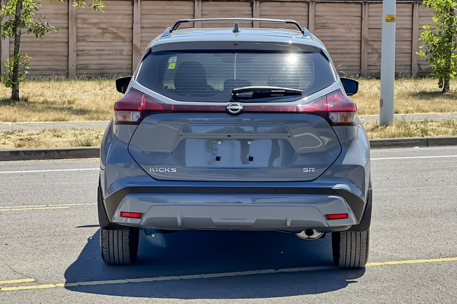 2023 Nissan Kicks SR photo 3