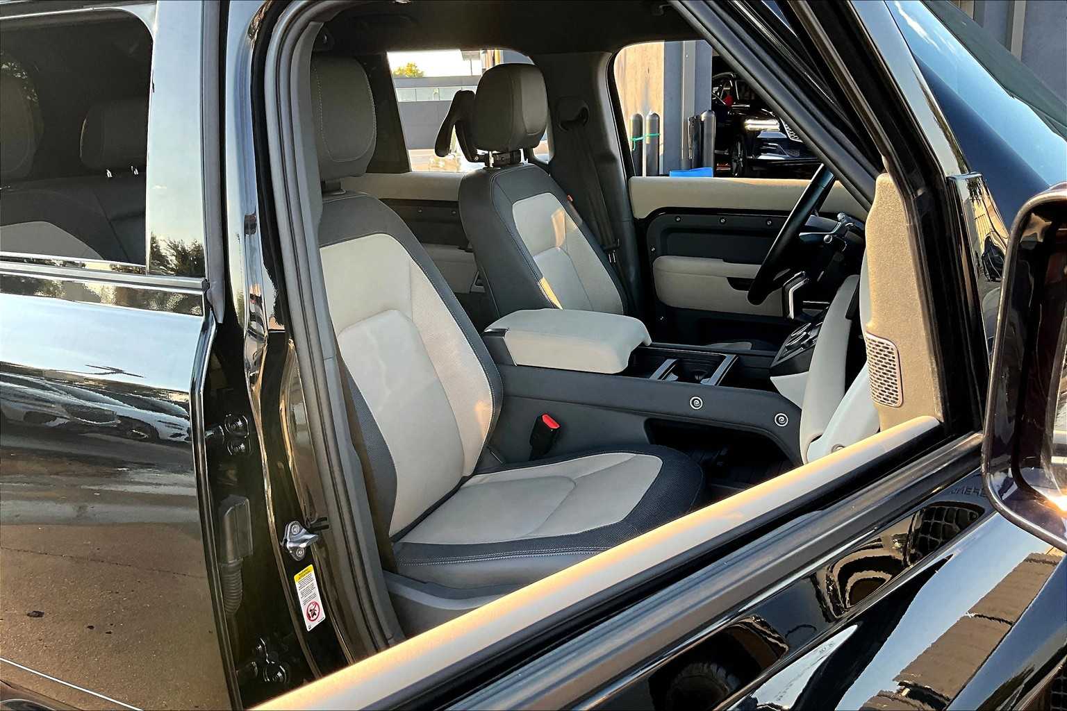 2023 Land Rover Defender X-Dynamic SE photo 16
