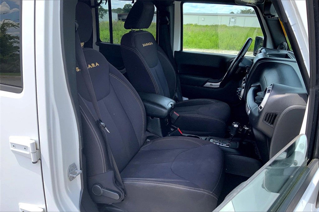 2013 Jeep Wrangler Unlimited Sahara photo 7