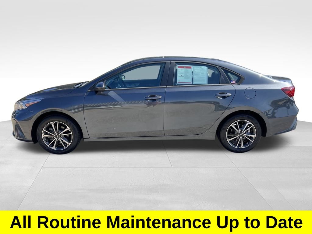 2023 Kia Forte LXS photo 2