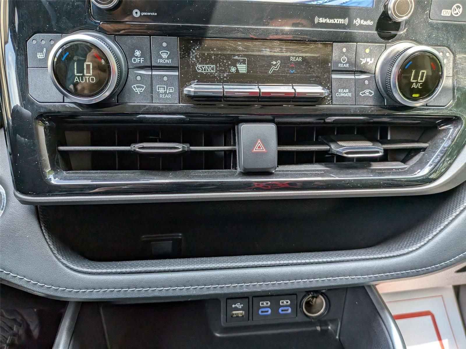 2022 Toyota Highlander XLE photo 22