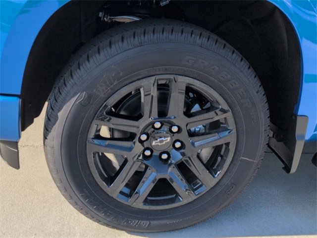 2026 Chevrolet Silverado Custom photo 5