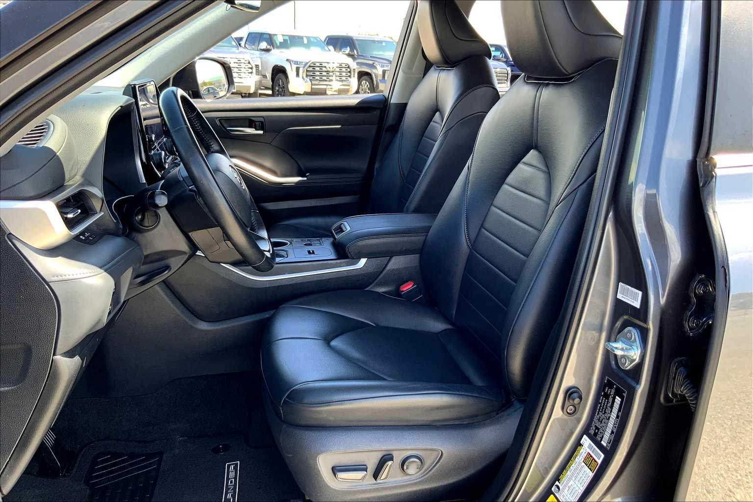 2023 Toyota Highlander XLE photo 4
