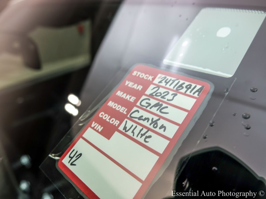 2023 GMC CANYON - Image 31