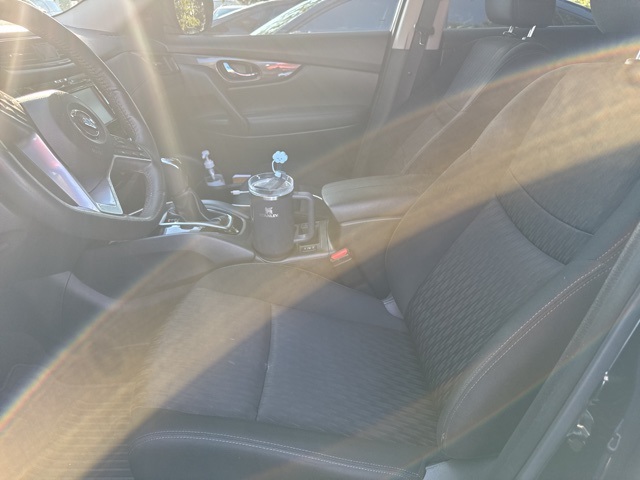 2018 Nissan Rogue SV photo 4