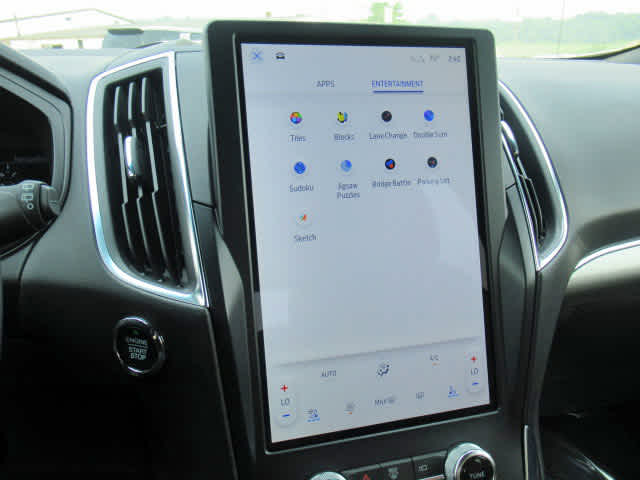 2024 Ford Edge Titanium photo 19