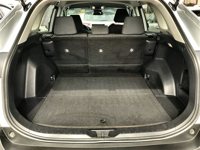 2022 Toyota RAV4 LE photo 13