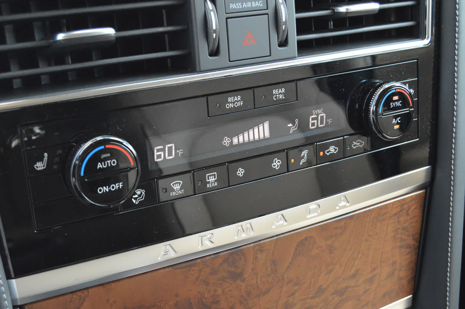 2024 Nissan Armada SL photo 17