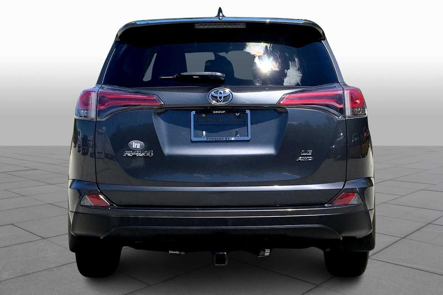 2018 Toyota RAV4 LE photo 4