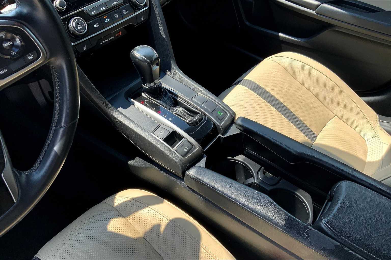 2020 Honda Civic Hatchback Sport Touring photo 16