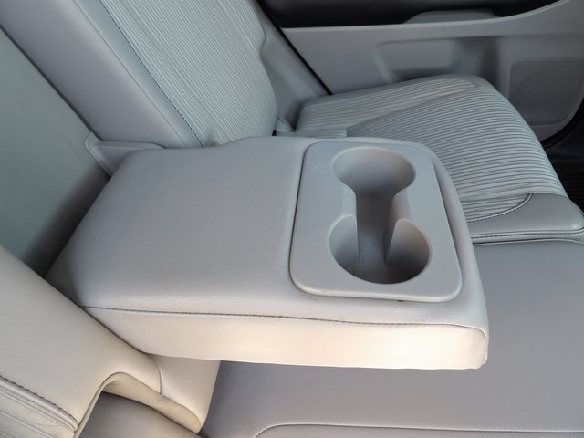 2019 Toyota Highlander LE photo 36