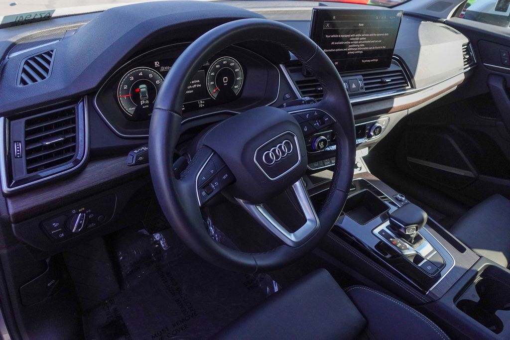 2025 Audi Q5 45 S line Premium Plus photo 11