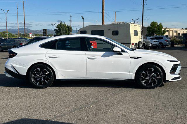 2025 Hyundai Sonata SEL photo 3