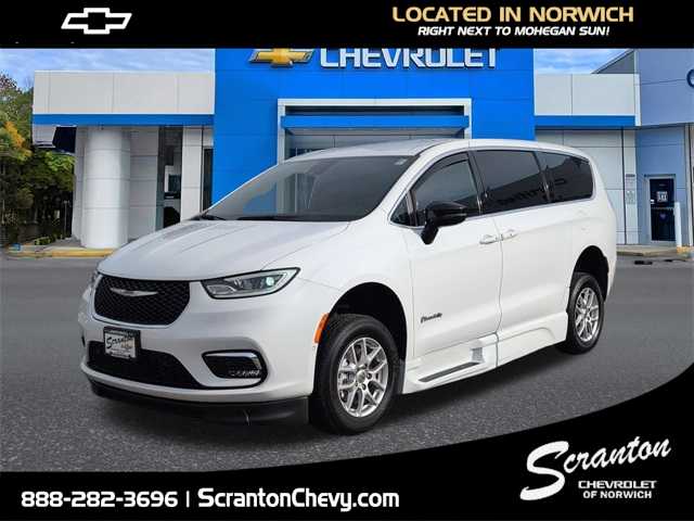 2025 Chrysler Pacifica Select