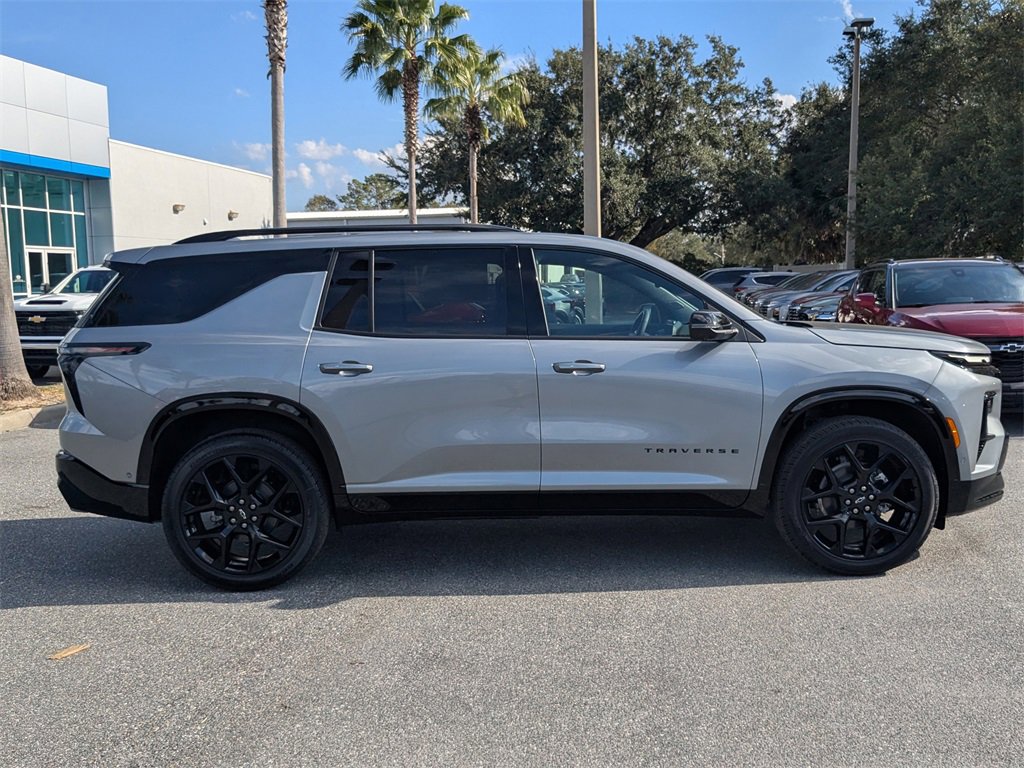 2026 Chevrolet Traverse RS photo 2