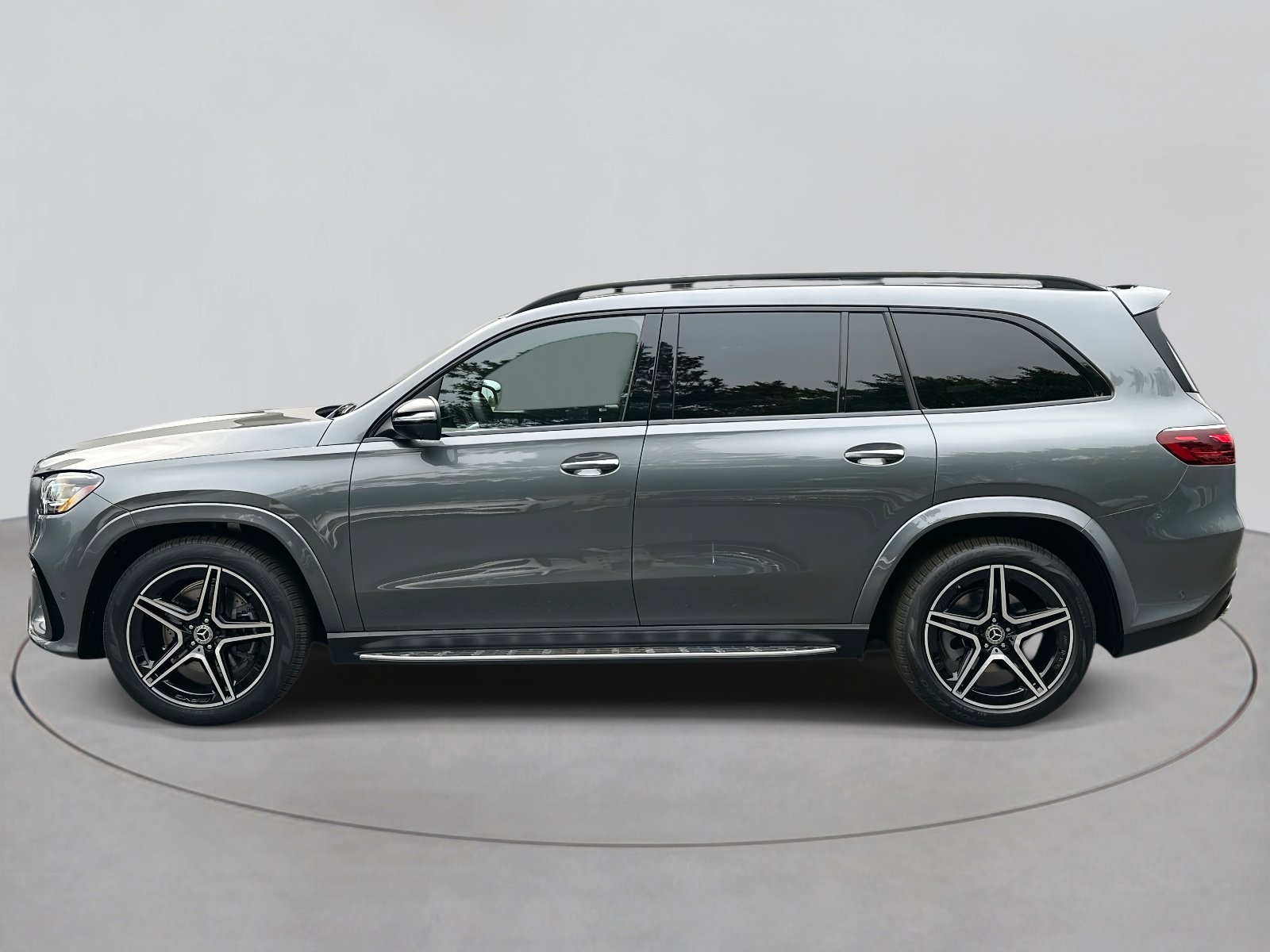 2026 Mercedes Benz GLS 450 4MATIC photo 2