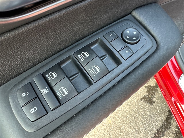 2025 Chrysler Pacifica photo 29