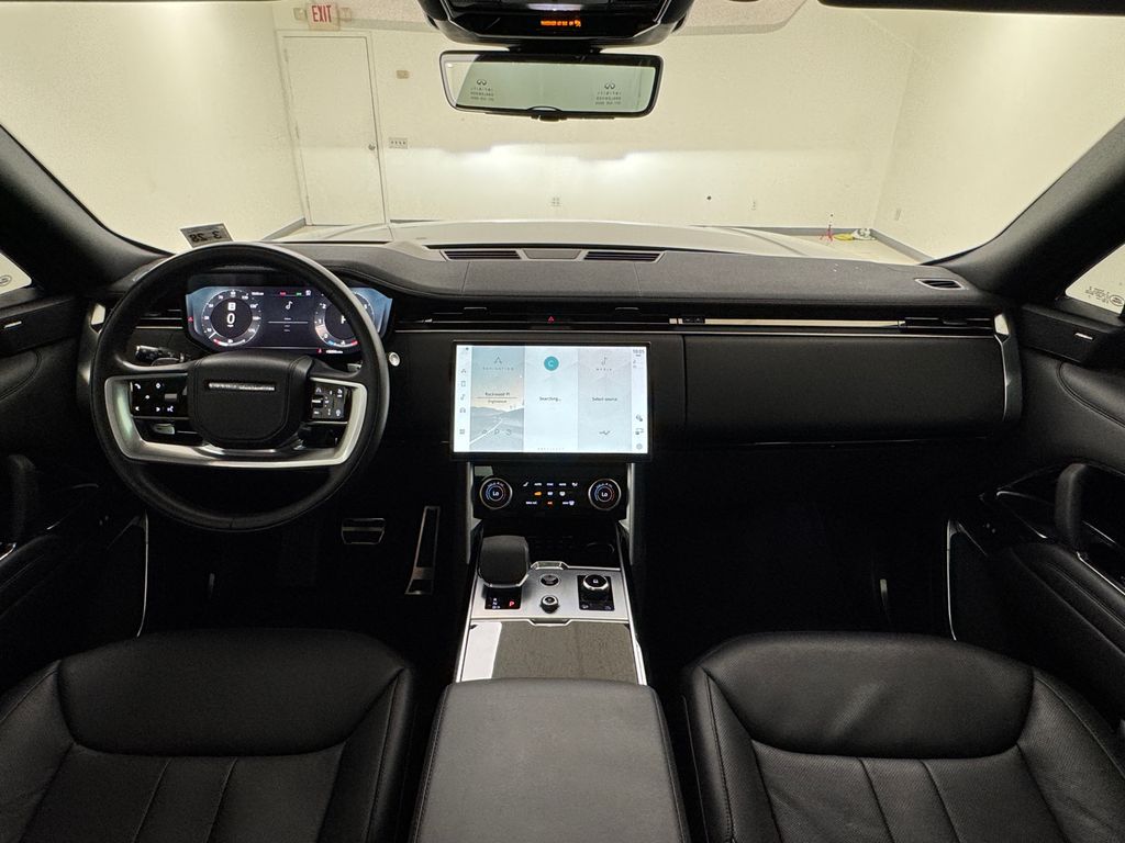 2023 Land Rover Range Rover SE photo 14