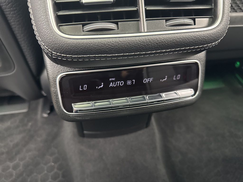 2025 Mercedes Benz GLS 450 4MATIC photo 6