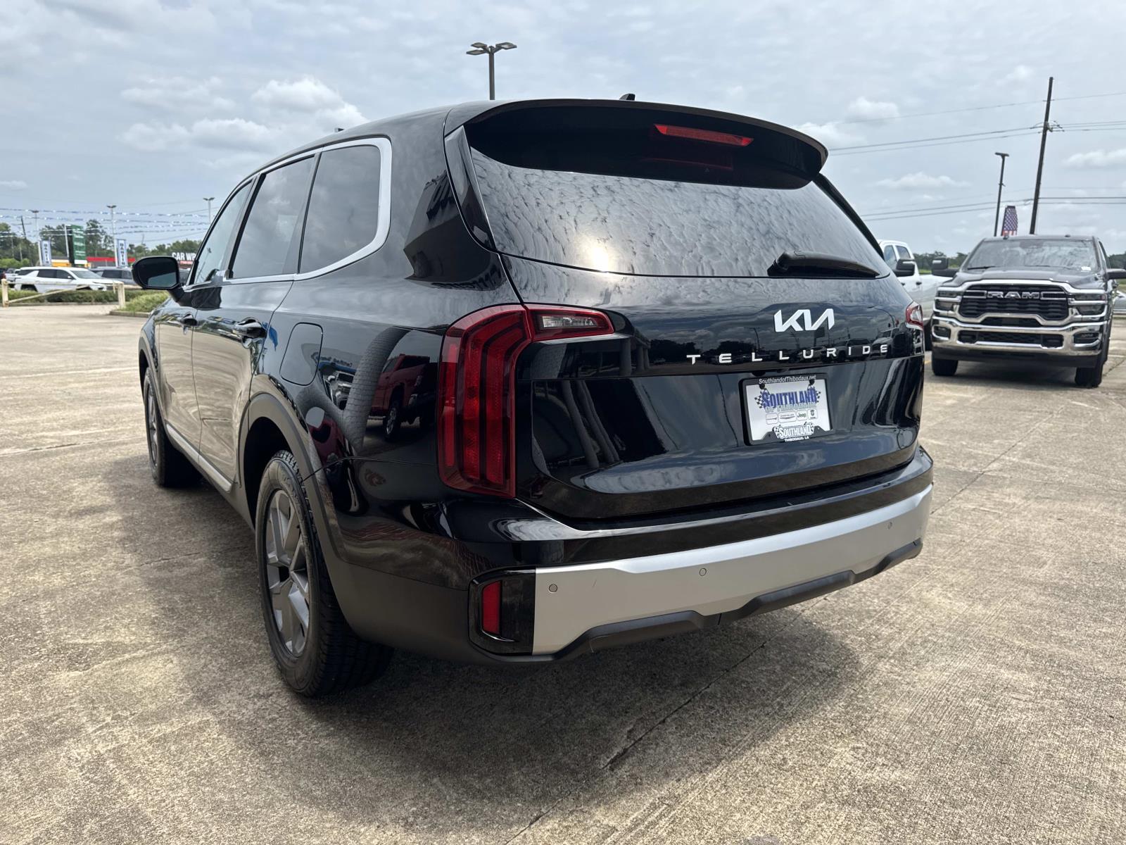 2023 Kia Telluride LX photo 5