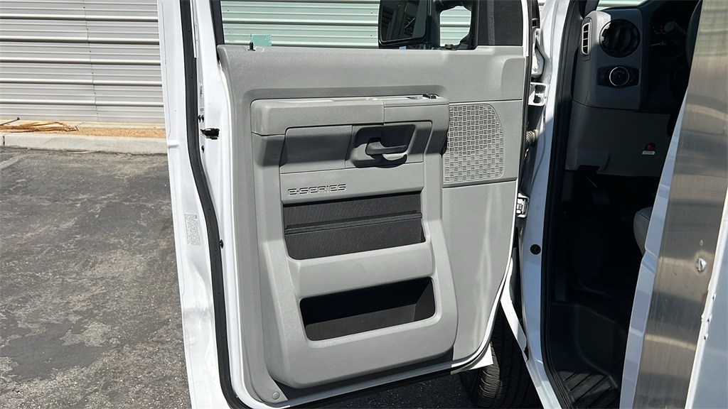 2023 Ford E-350 photo 10