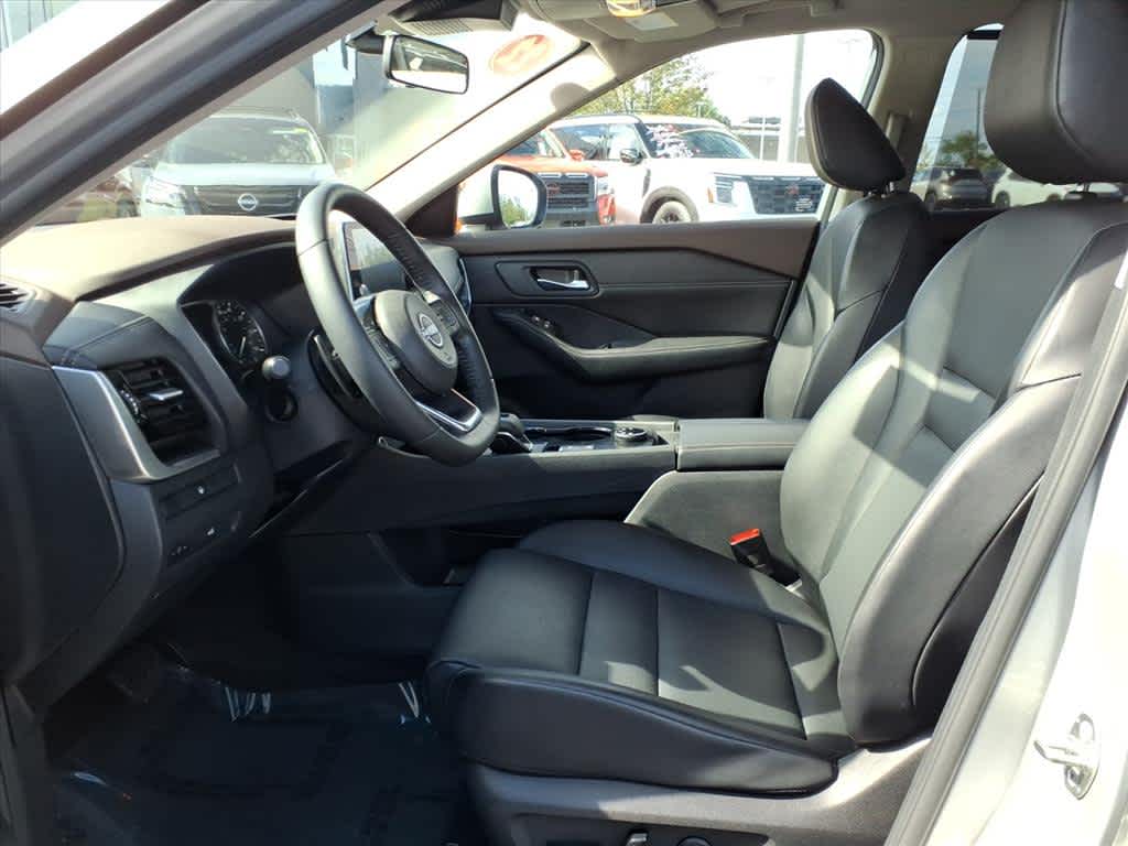 2022 Nissan Rogue SV photo 10
