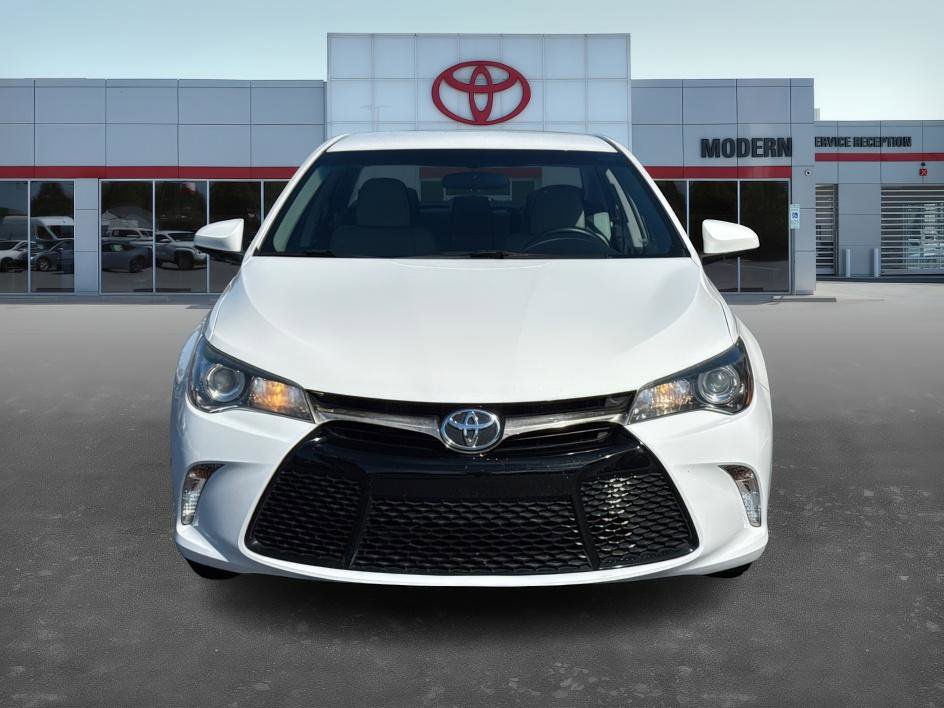 2016 Toyota Camry SE photo 2