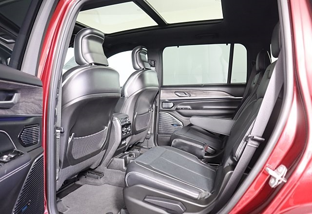 2022 Jeep Grand Cherokee Overland photo 19