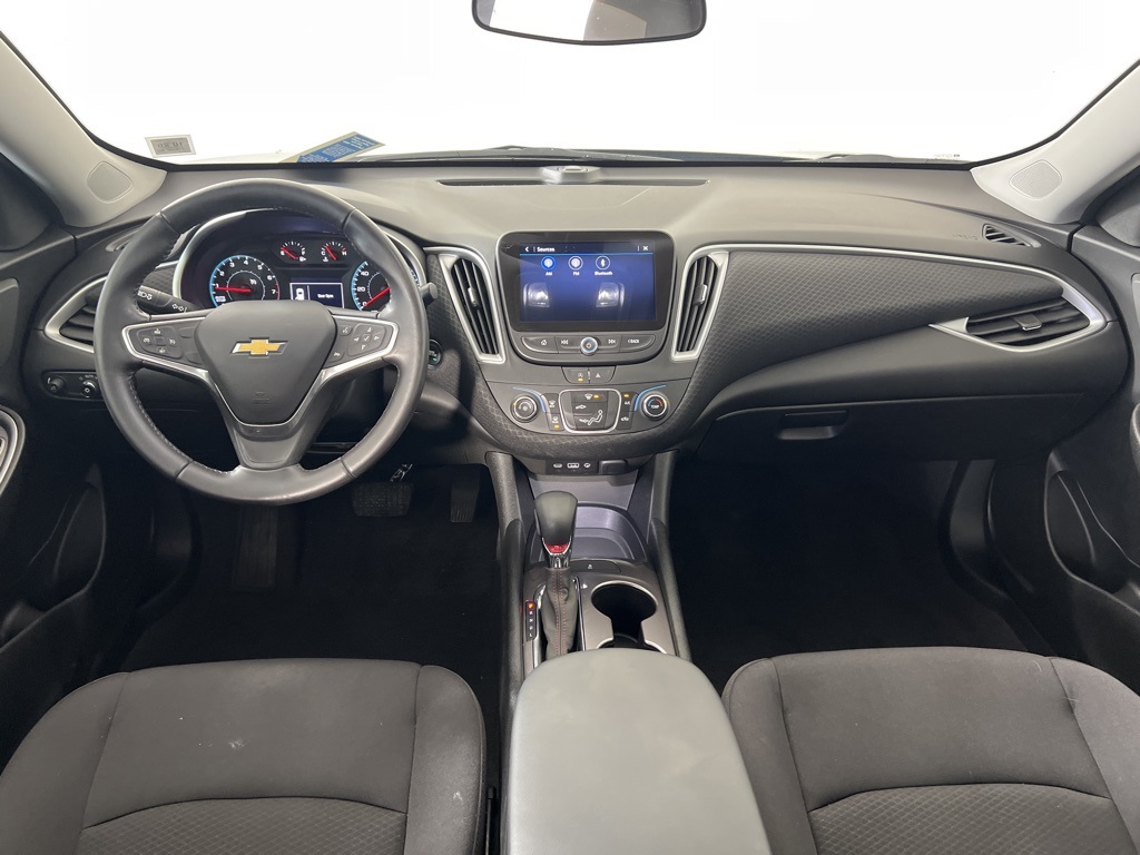 2022 Chevrolet Malibu RS photo 2