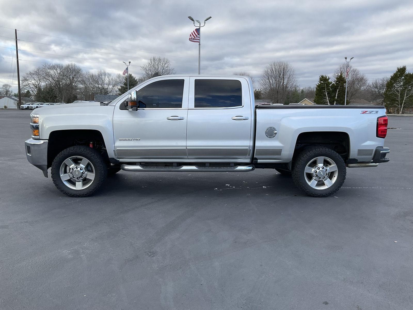 2016 Chevrolet Silverado 2500HD LT photo 4