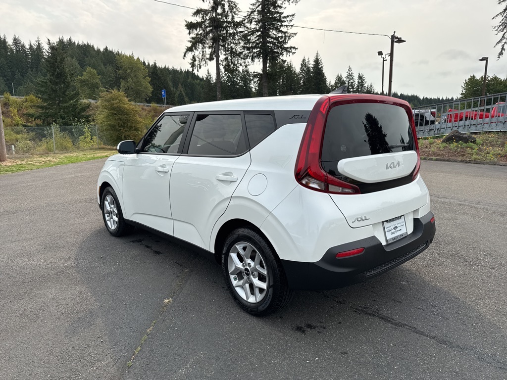 2022 Kia Soul LX photo 3