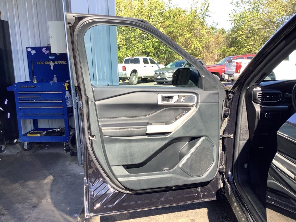 2024 Ford Explorer XLT photo 22