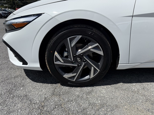 2025 Hyundai Elantra SEL Sport photo 9