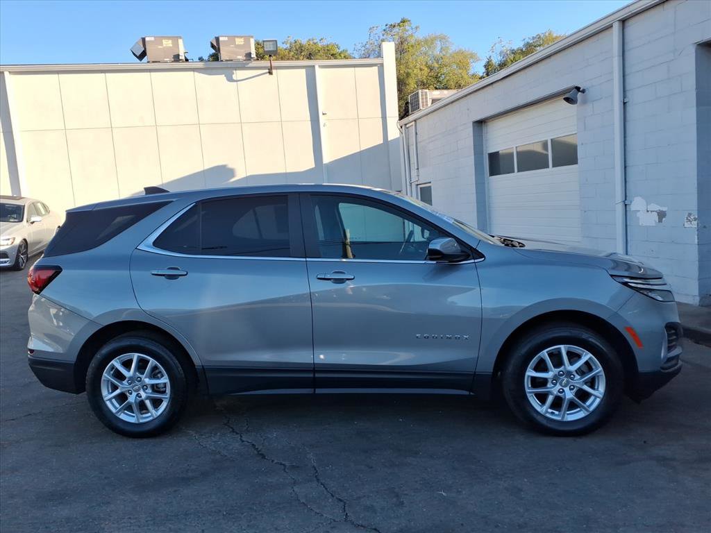 2023 Chevrolet Equinox LT photo 2