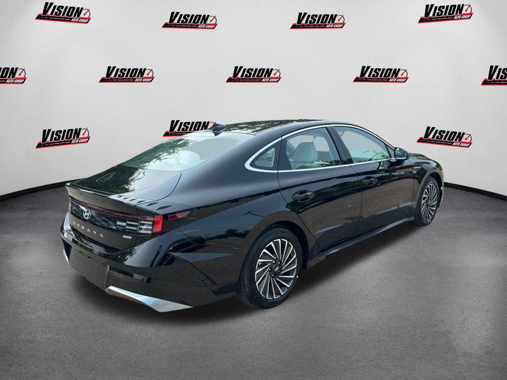 2024 Hyundai Sonata Hybrid SEL photo 2
