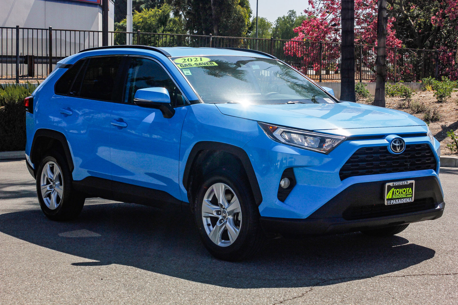 2021 Toyota RAV4 XLE photo 3
