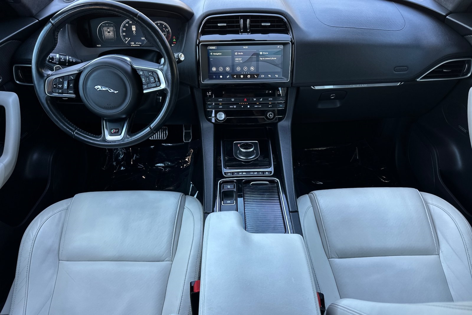 2017 Jaguar F-PACE First Edition photo 12
