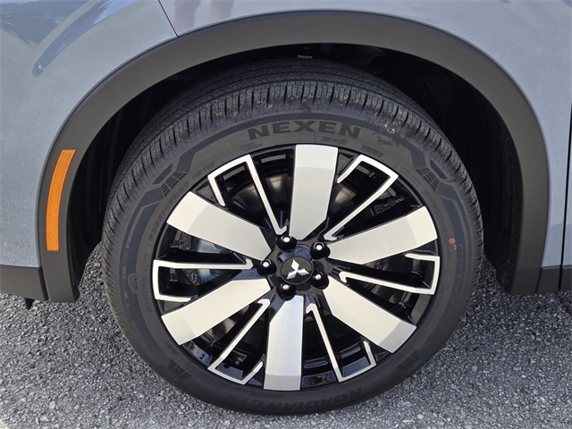 2025 Mitsubishi Outlander SE photo 4